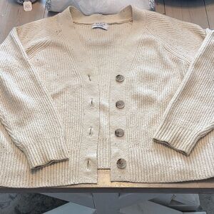 Women's Old Navy Cream Knit Cardigan Size Medium. Super soft and cozy!